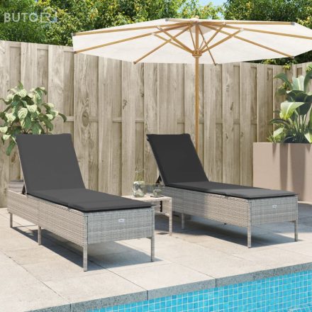 vidaXL 2 db világosszürke polyrattan napozóágy párnával