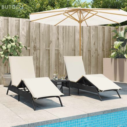 vidaXL 2 db fekete polyrattan napozóágy asztallal