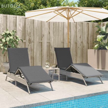 vidaXL 2 db világosszürke polyrattan napozóágy asztallal