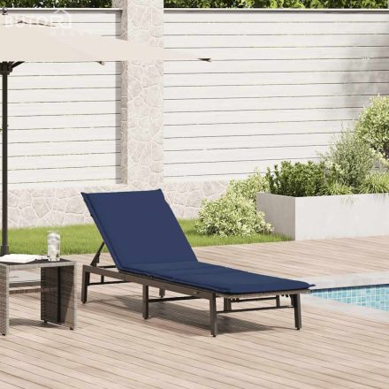vidaXL szürke polyrattan napozóágy párnával